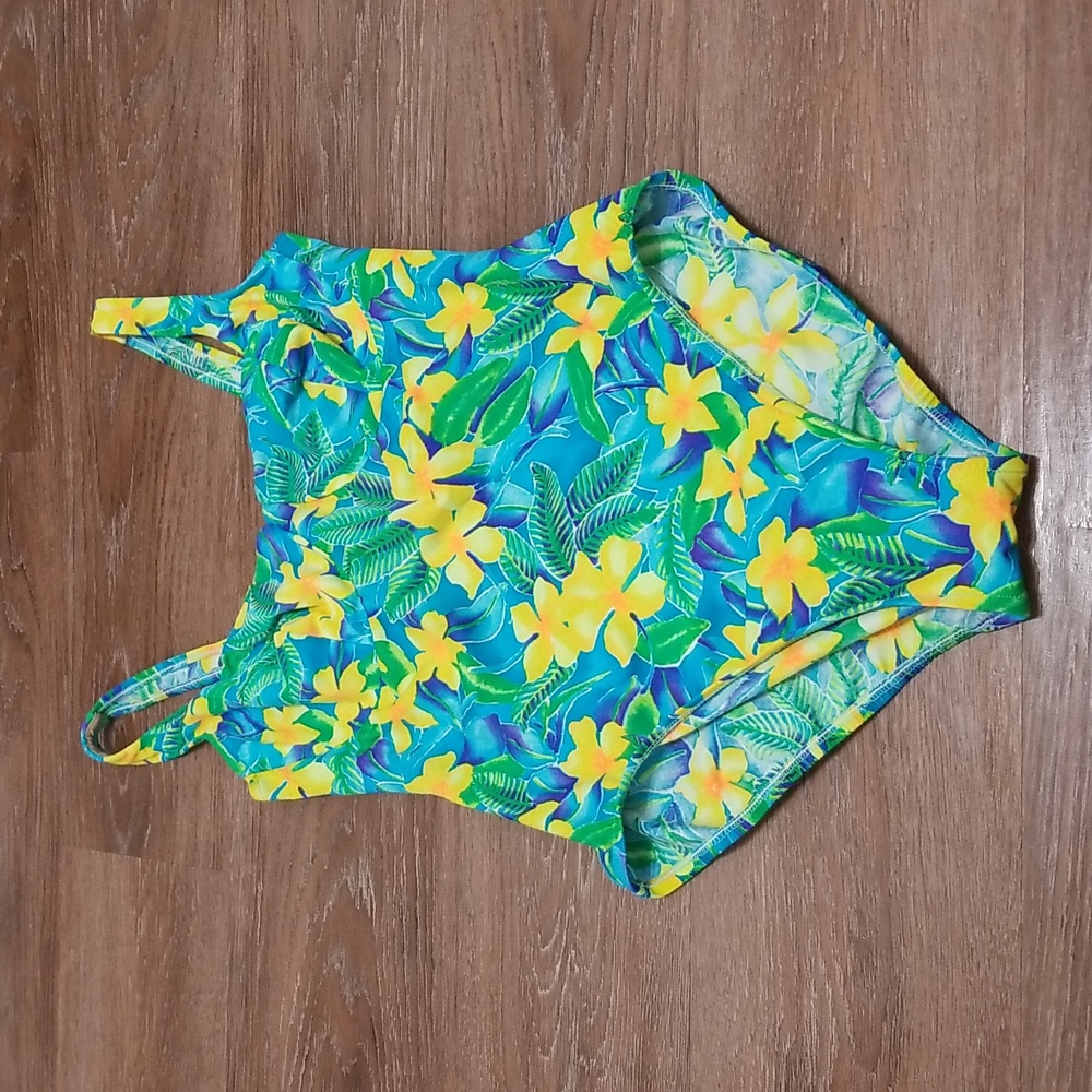 (16) Miraclesuit Tropical Floral One Piece Vacation Resortwear Coastal Beach Wow